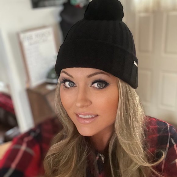 Meet your Posher, Shirley - Picture 2 of 3